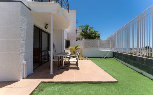 Fenced terrace garden with dining set and artificial lawn at semi-detached duplex, Arguineguín, Gran Canaria